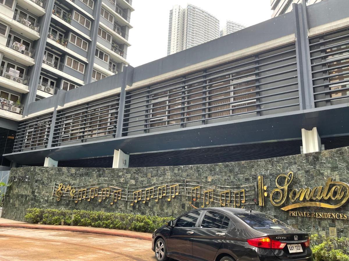 Apartment Luxury Suite Across Sm Megamall Manila
