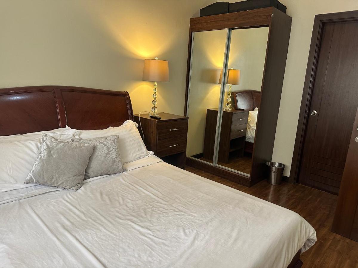 Luxury Suite Across Sm Megamall Apartment Manila