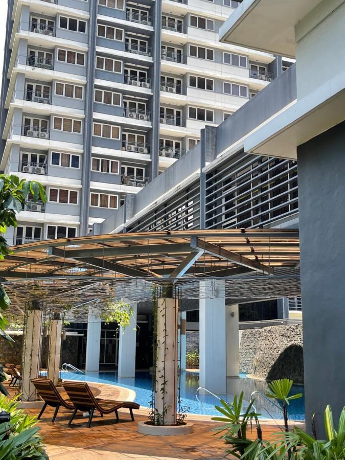 Apartment Luxury Suite Across Sm Megamall Manila