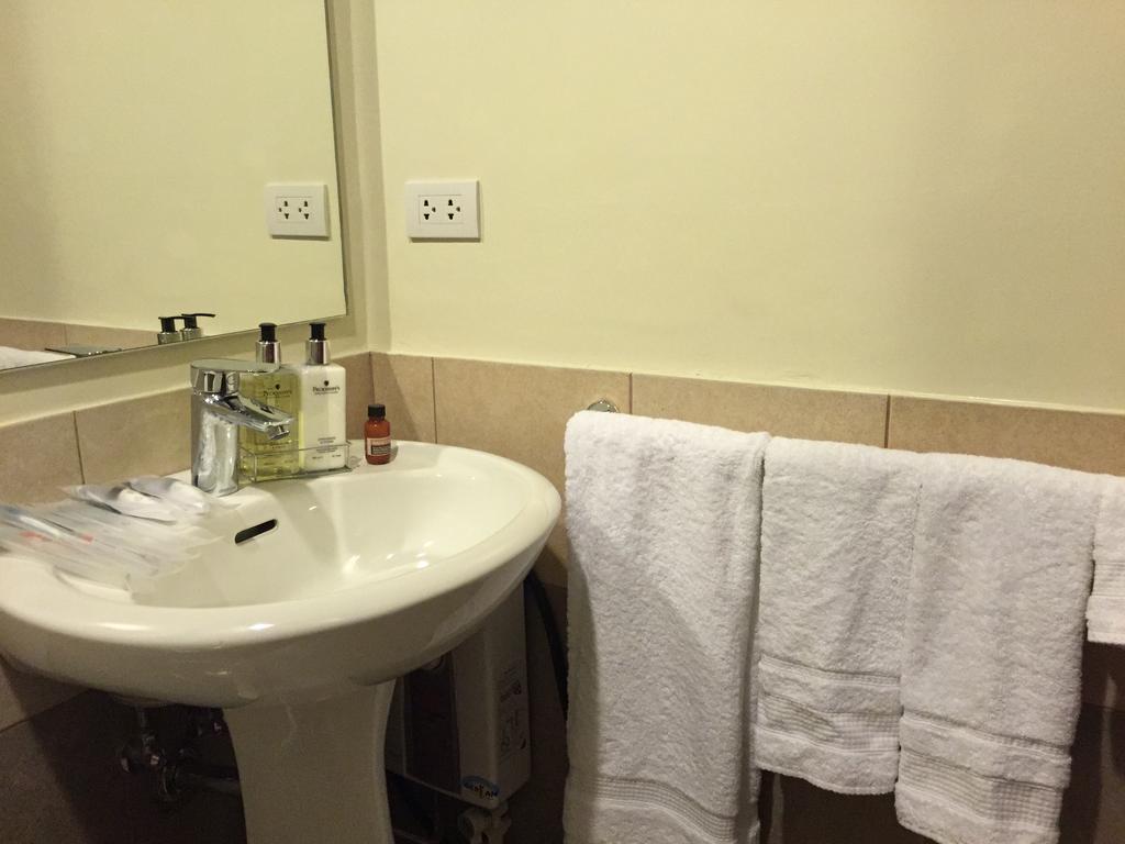 Luxury Suite Across Sm Megamall Apartment Manila